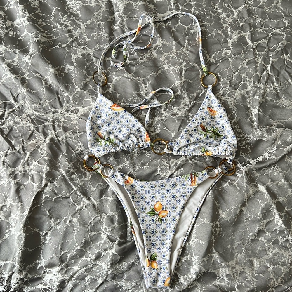 2 piece bikini😍